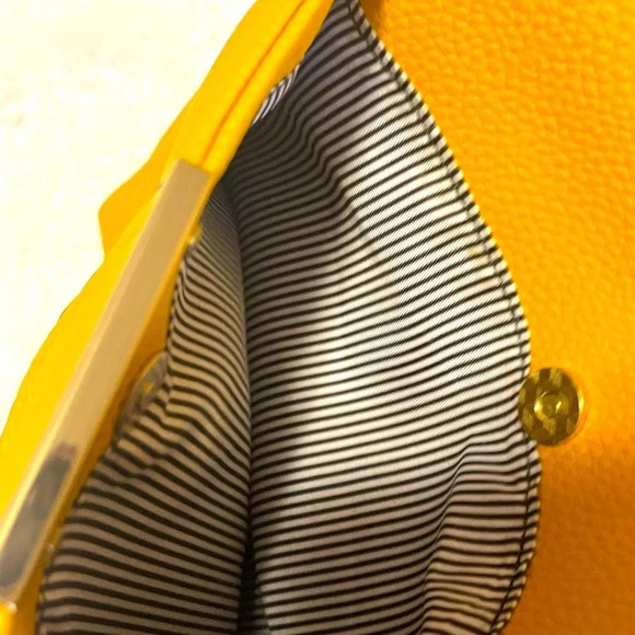 Deluxity Los Angeles Yellow Vegan Peta approved Women Crossbody Messenger - Picture 16 of 17